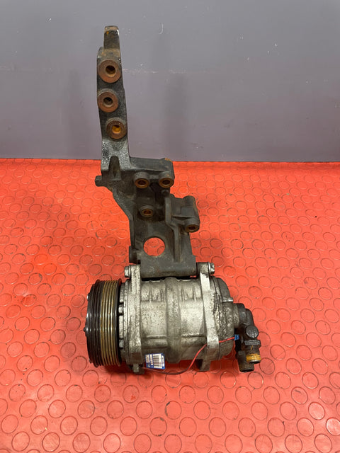 Mercedes Sprinter AIR CONDITIONING COMPRESSOR/AC PUMP W/ BRACKET 2014 P/N 03930013