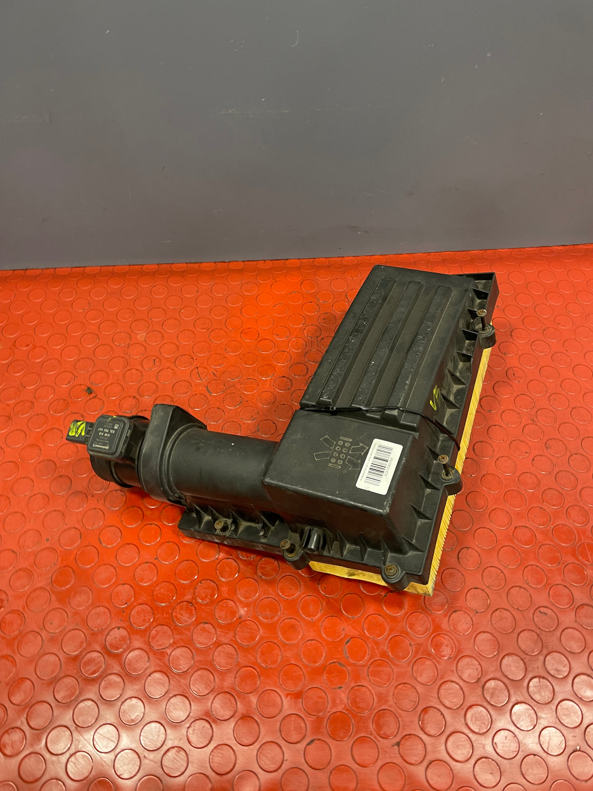 Volkswagen Passat B7 TOP AIRBOX COVER W/ MAF SENSOR AND AIR FILTER 2011 > On P/N 3C0129607BF