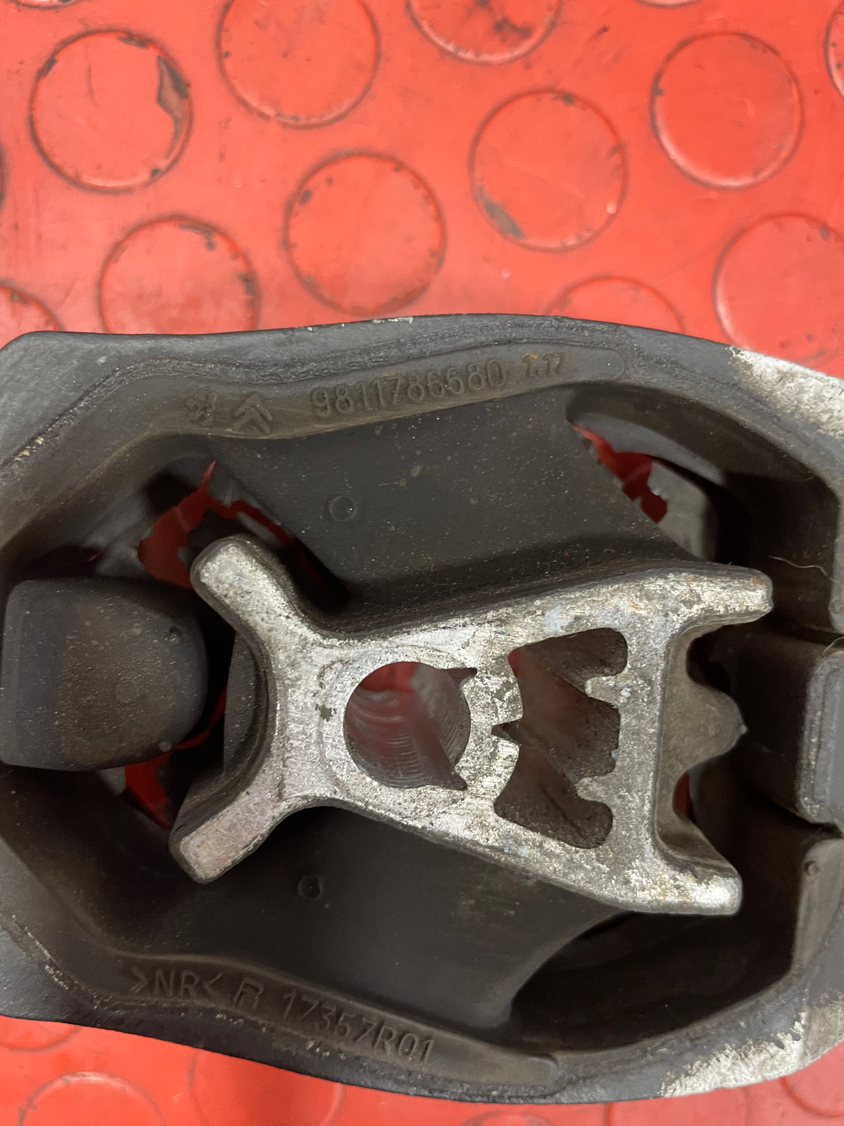 Vauxhall Vivaro/Toyota Proace/Citroen Dispatch/Citroen Berlingo/Partner BOTTOM ENGINE MOUNT 2016-2024 P/N 9811786680