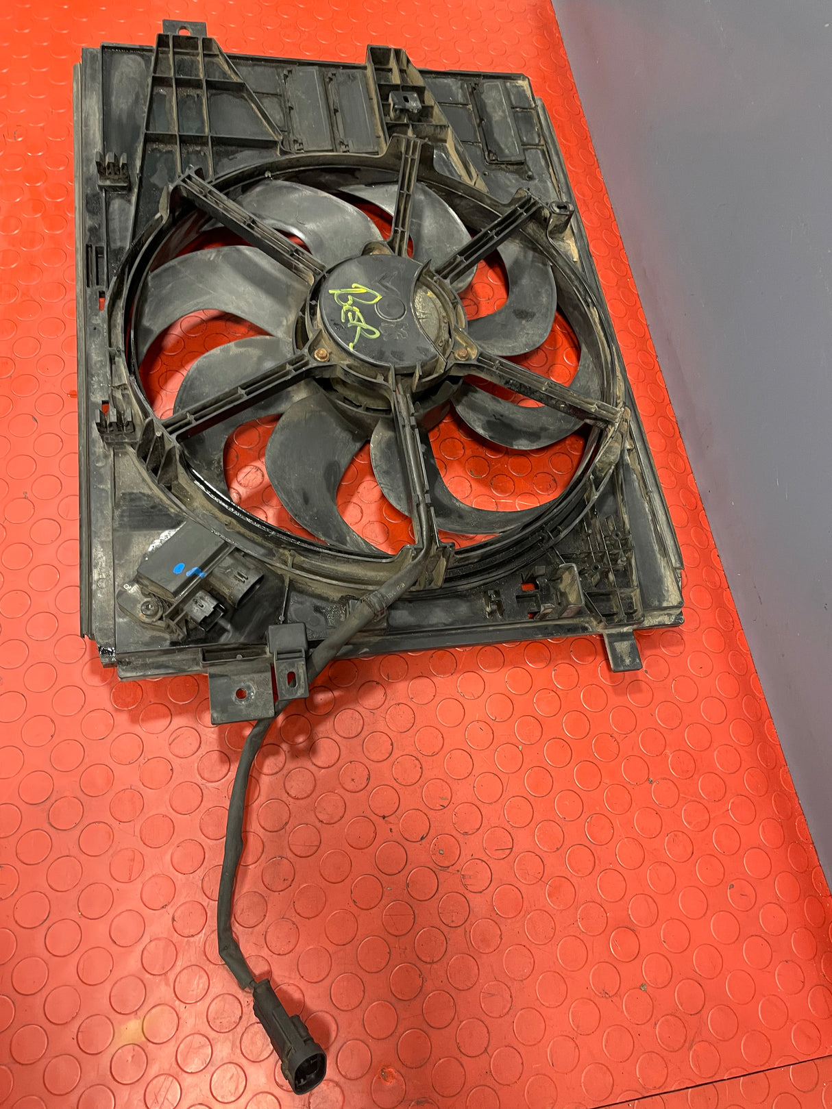 Citroen Berlingo/Peugeot Partner/Vauxhall Combo/Toyota Proace City RADIATOR COOLING FAN ASSEMBLY w/ RESISTOR P/N 9836638080 / 9829220580