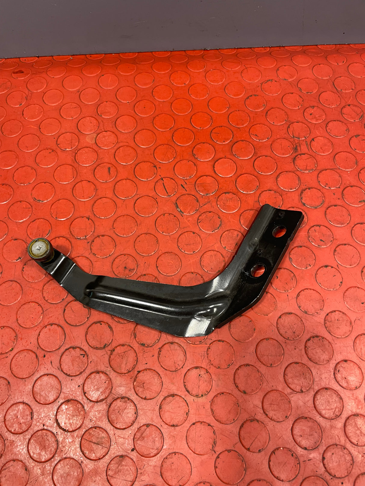 Toyota Proace/Citroen Dispatch/Peugeot Expert/Vauxhall Vivaro SIDE LOADING DOOR TOP ROLLER O/S DRIVERS SIDE  2017-2023   P/N 9823714580