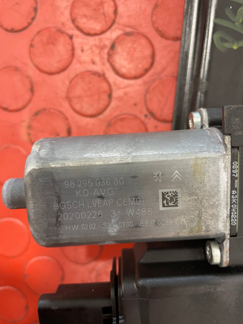 Vauxhall Vivaro/Citroen Dispatch/Peugeot Expert/Toyota Proace WINDOW REGULATOR FRONT PASSENGER'S SIDE  (6 Pin) 2021 P/N 9829503680 - 1