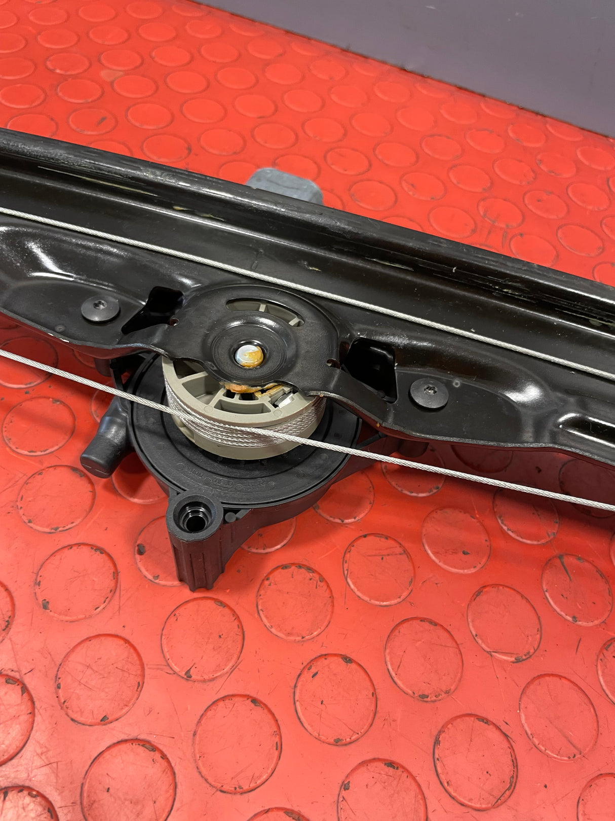 Vauxhall Vivaro/Citroen Dispatch/Peugeot Expert/Toyota Proace WINDOW REGULATOR FRONT PASSENGER'S SIDE  (6 Pin) 2021 P/N 9829503680 - 1