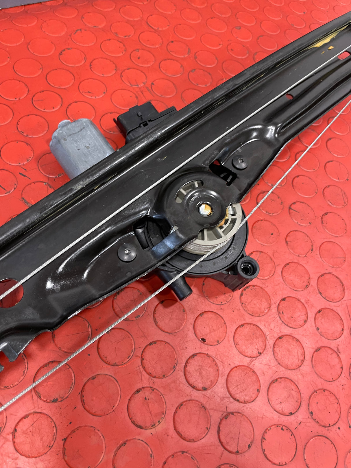 Vauxhall Vivaro/Citroen Dispatch/Peugeot Expert/Toyota Proace WINDOW REGULATOR FRONT PASSENGER'S SIDE  (6 Pin) 2021 P/N 9829503680 - 1