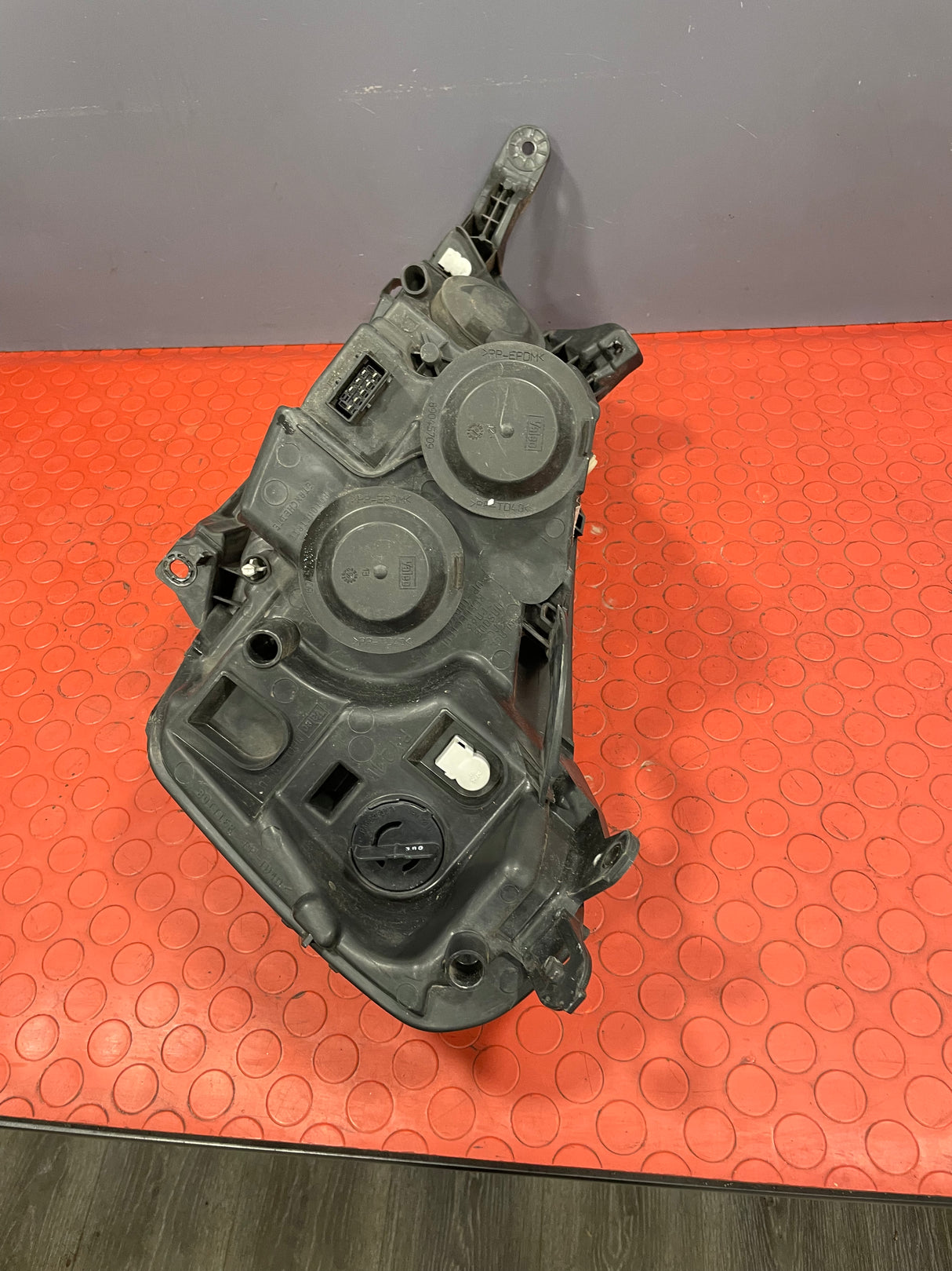 Citroen Dispatch/Peugeot Expert/Toyota Proace City HEADLIGHT Driver's Side O/S 2008-2018 P/N 89902606