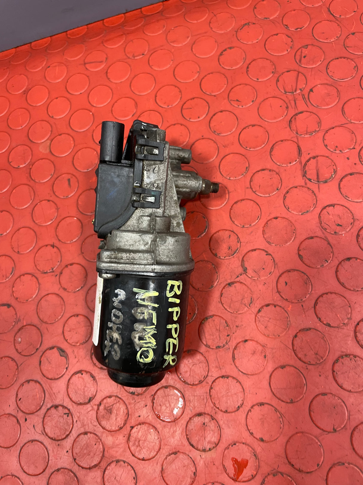 Peugeot Bipper/Citroen Nemo Front Windscreen Wiper Motor 2008-2017 P/N 1356133080
