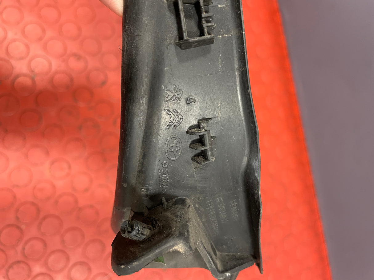 Vauxhall Vivaro/Citroen Dispatch/Peugeot Expert/Toyota Proace/Fiat Scudo WINDSCREEN WEATHER STRIP SCUTTLE Driver's Side P/N 9812855077