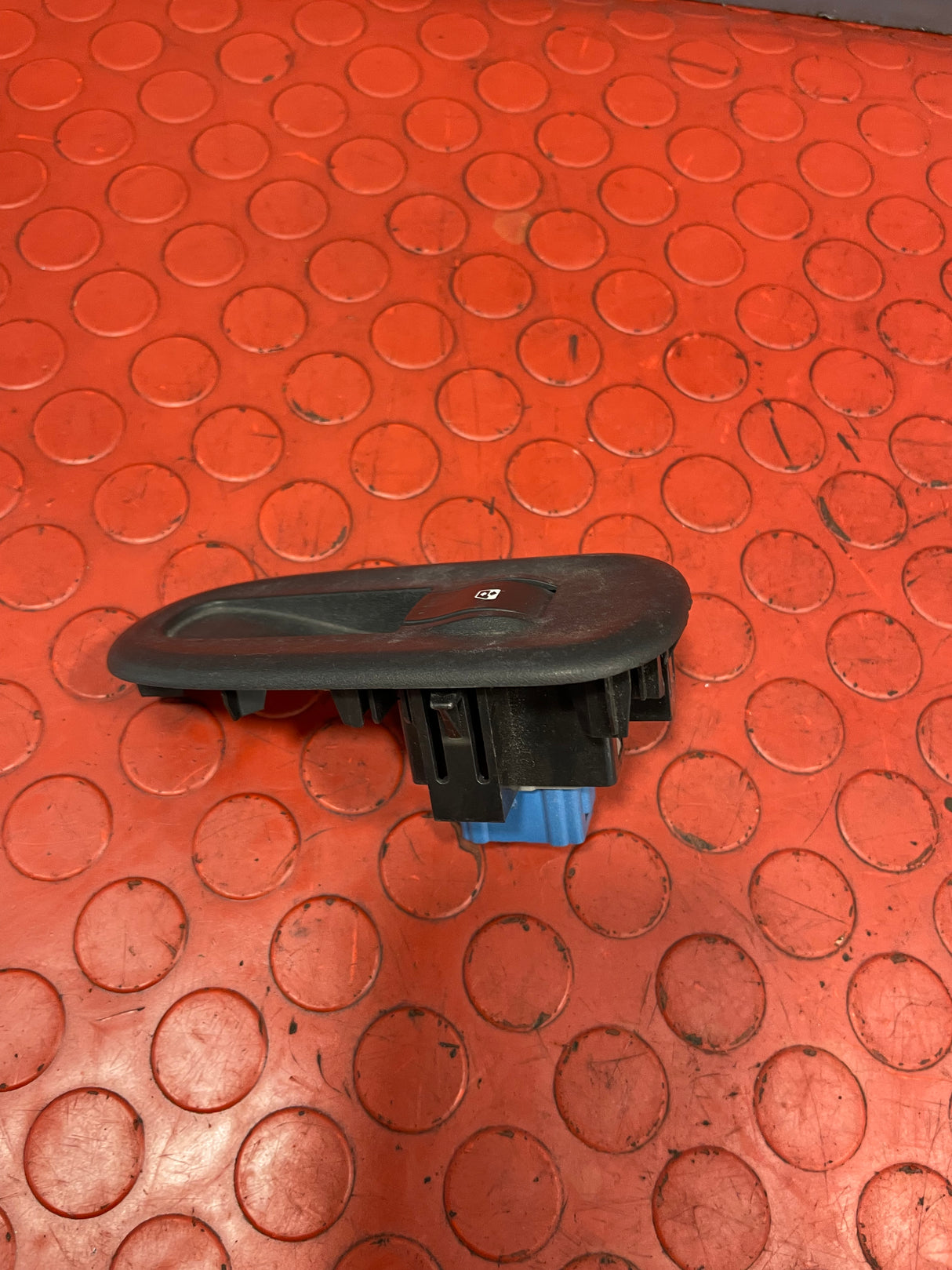 Renault Master/Vauxhall Movano/Nissan NV400 WINDOW SWITCH Passenger's Side 2.3 MK3 P/N 8200548968