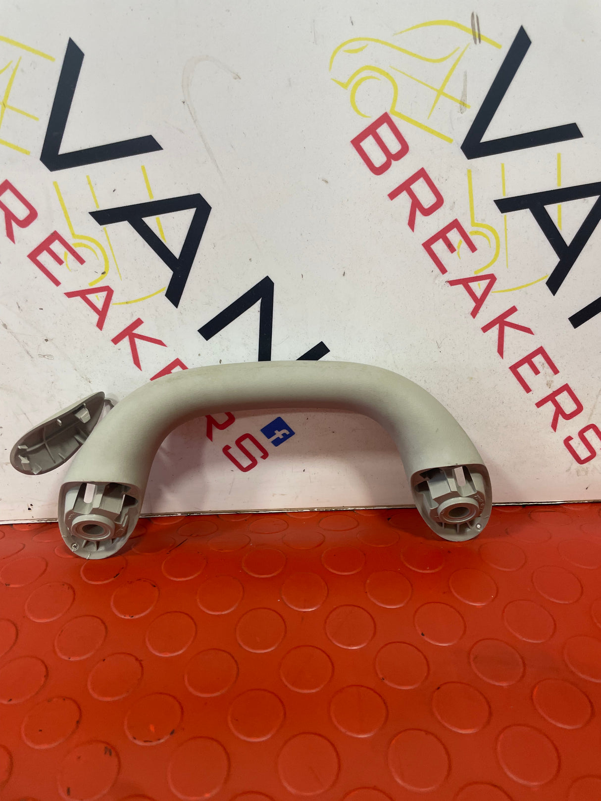 Nissan Navara FRONT ROOF PILLAR GRAB HANDLE 2015-2024 P/N 739424KJ0B