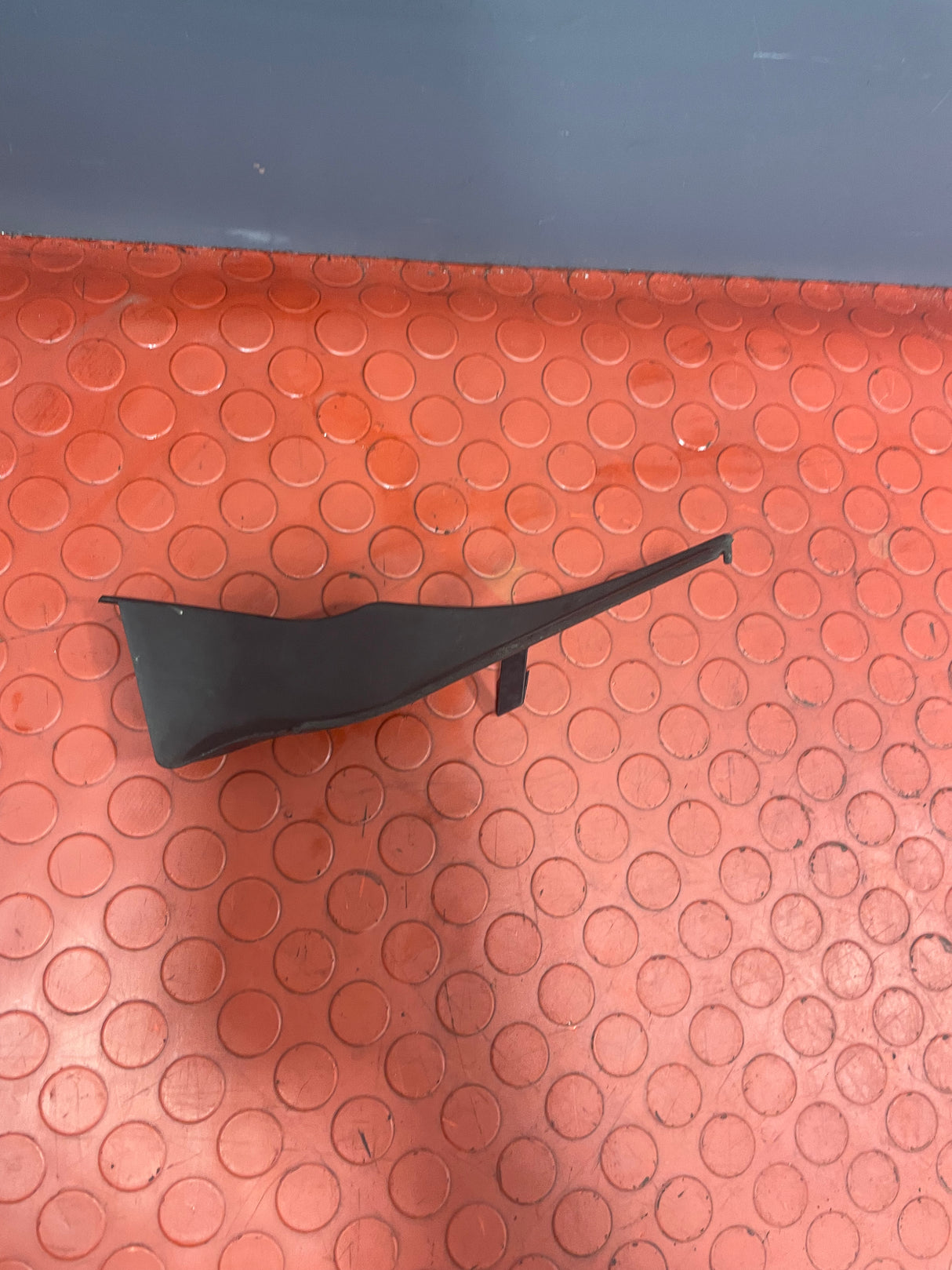 Nissan Navara FRONT FENDER CORNER FINISH TRIM Driver's Side 2016-2023 P/N 668944JF0A