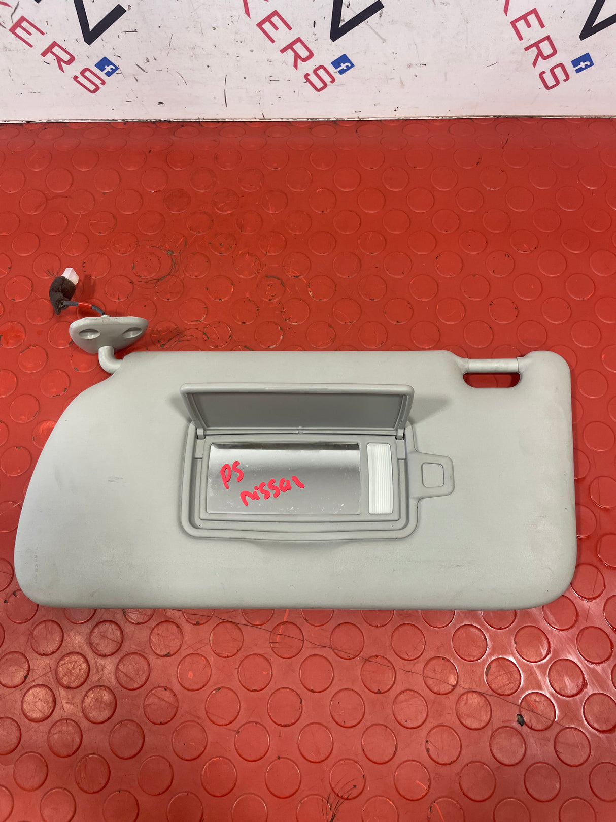 Nissan Navara P/S SUN VISOR 2015-2024 P/N 964015JU0D