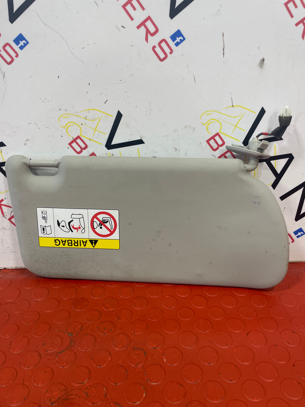 Nissan Navara P/S SUN VISOR 2015-2024 P/N 964015JU0D
