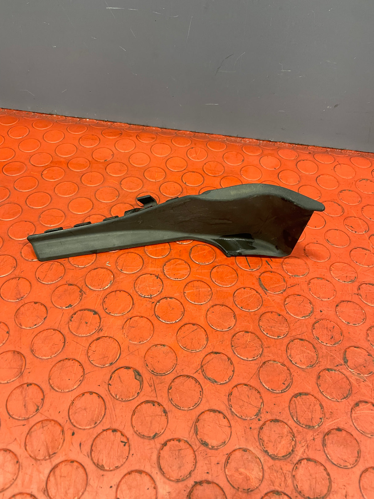 Nissan Navara FRONT FENDER CORNER FINISH TRIM Passenger's Side 2016-2023 P/N 668954JF0A