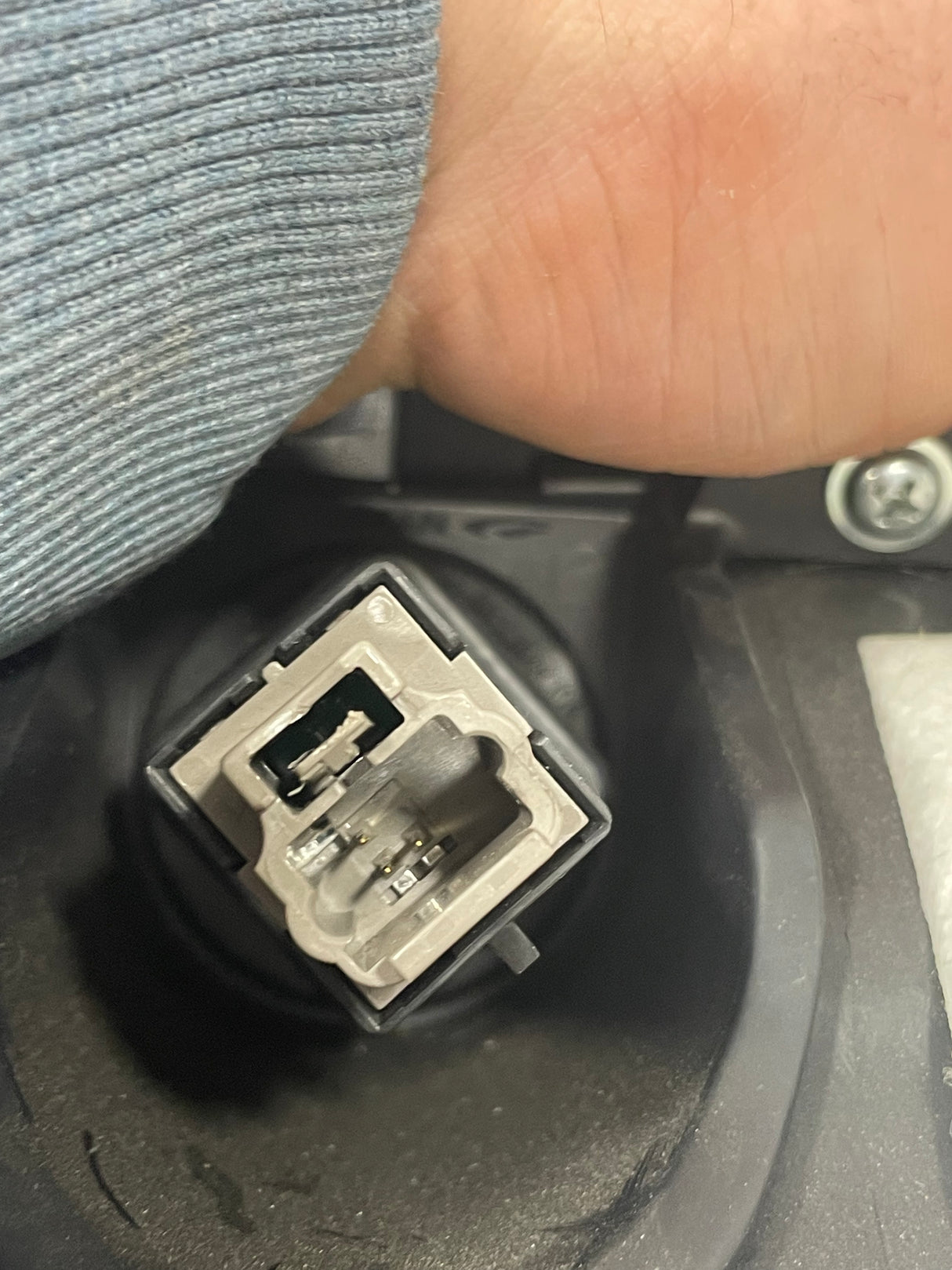 Nissan Navara GLOVE BOX HOUSING 2015-2024 P/N 681024KJ0A