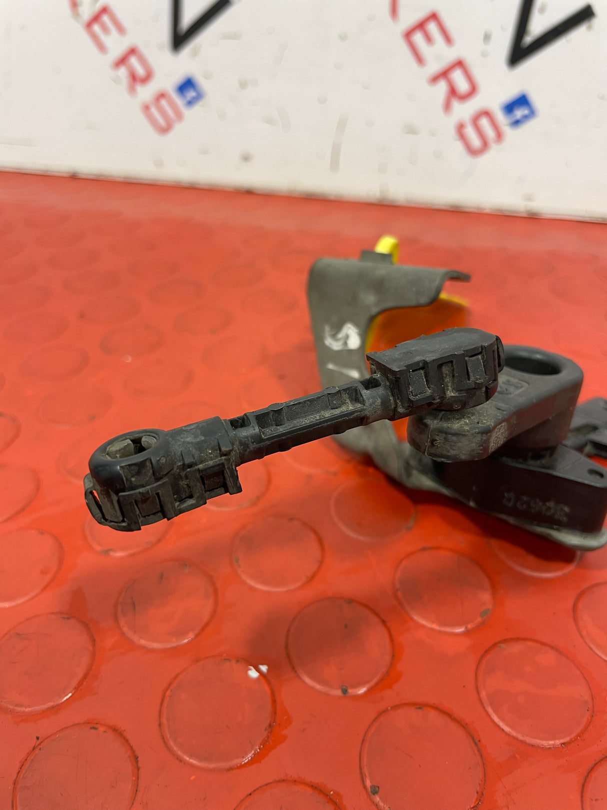 Citroen Berlingo Peugeot Partner HEADLIGHT LEVELING SENSOR AND BRACKET (RIGHT SIDE) 2022 P/N 9817423180