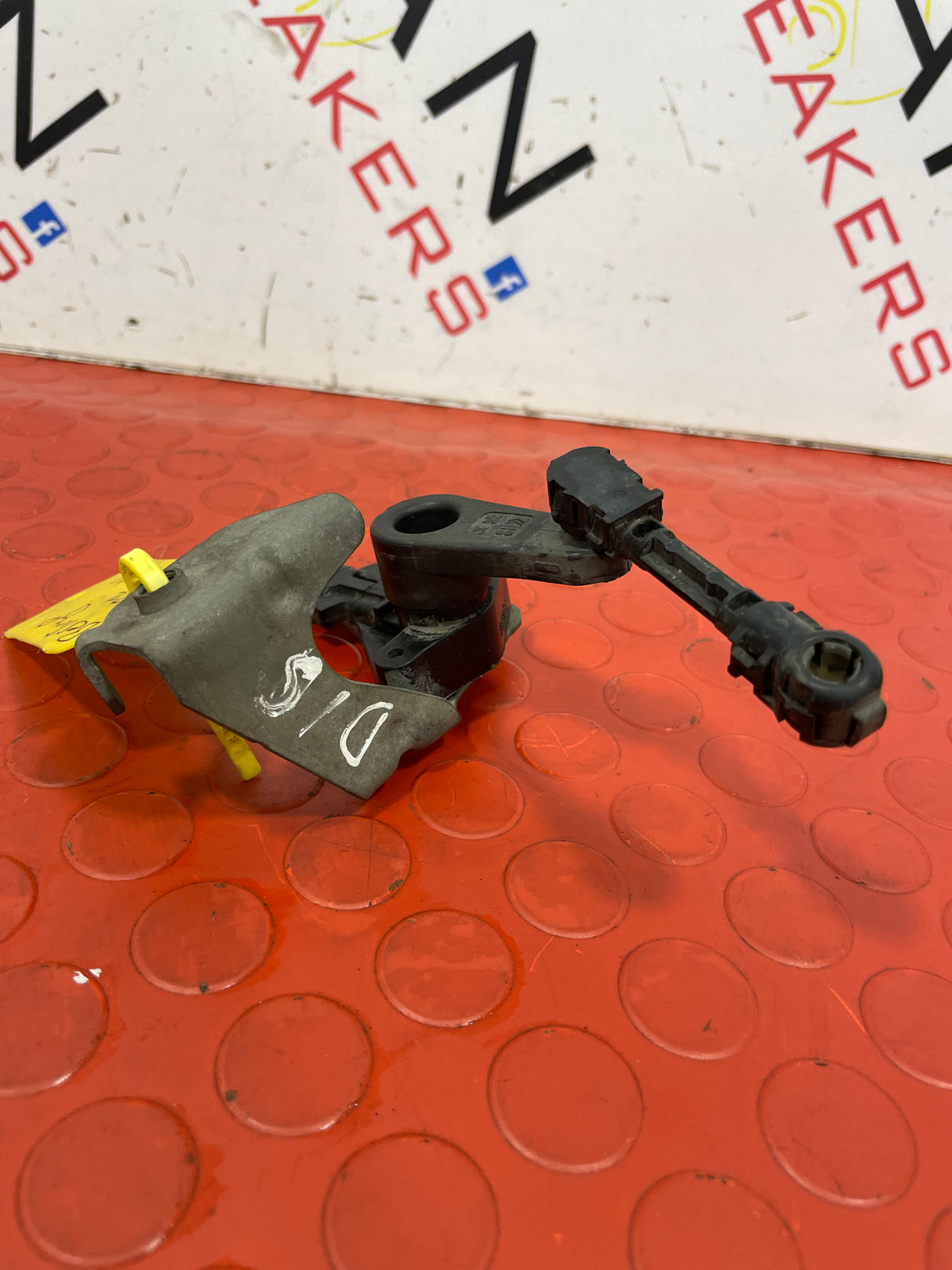 Citroen Berlingo Peugeot Partner HEADLIGHT LEVELING SENSOR AND BRACKET (RIGHT SIDE) 2022 P/N 9817423180