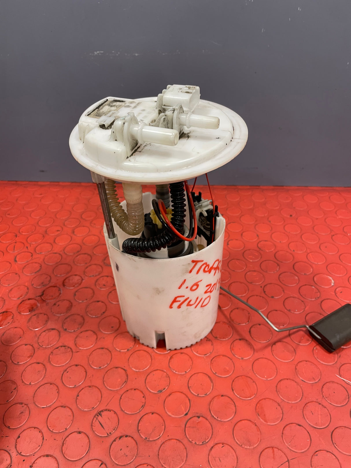 Renault Trafic/Vauxhall Vivaro/Nissan NV300 FUEL SENDING UNIT 1.6 FWD 2014-2019 P/N 172021036R - 1