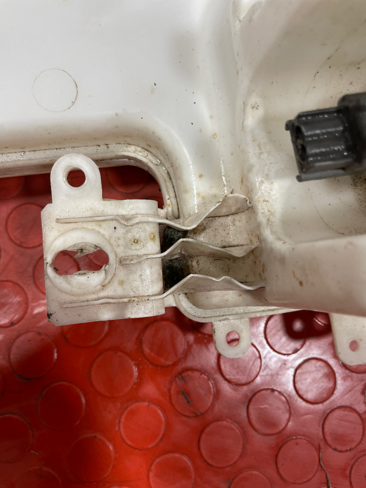 Ford Transit Mk8/ CUSTOM WINDSCREEN WASHER BOTTLE WITH PUMP (DAMAGED)  2013-2023 P/N BK2113C087A