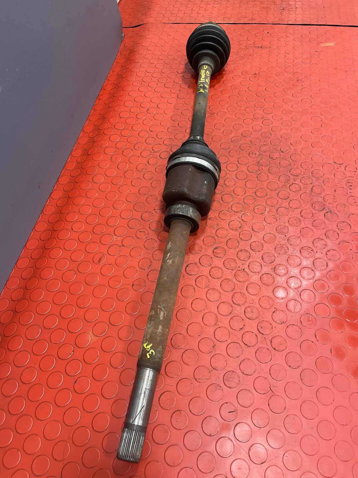 Renault Trafic/Vauxhall Vivaro/Nissan NV300 DRIVESHAFT Drivers Side 1.6 2014-2017 P/N 391005010R - 1