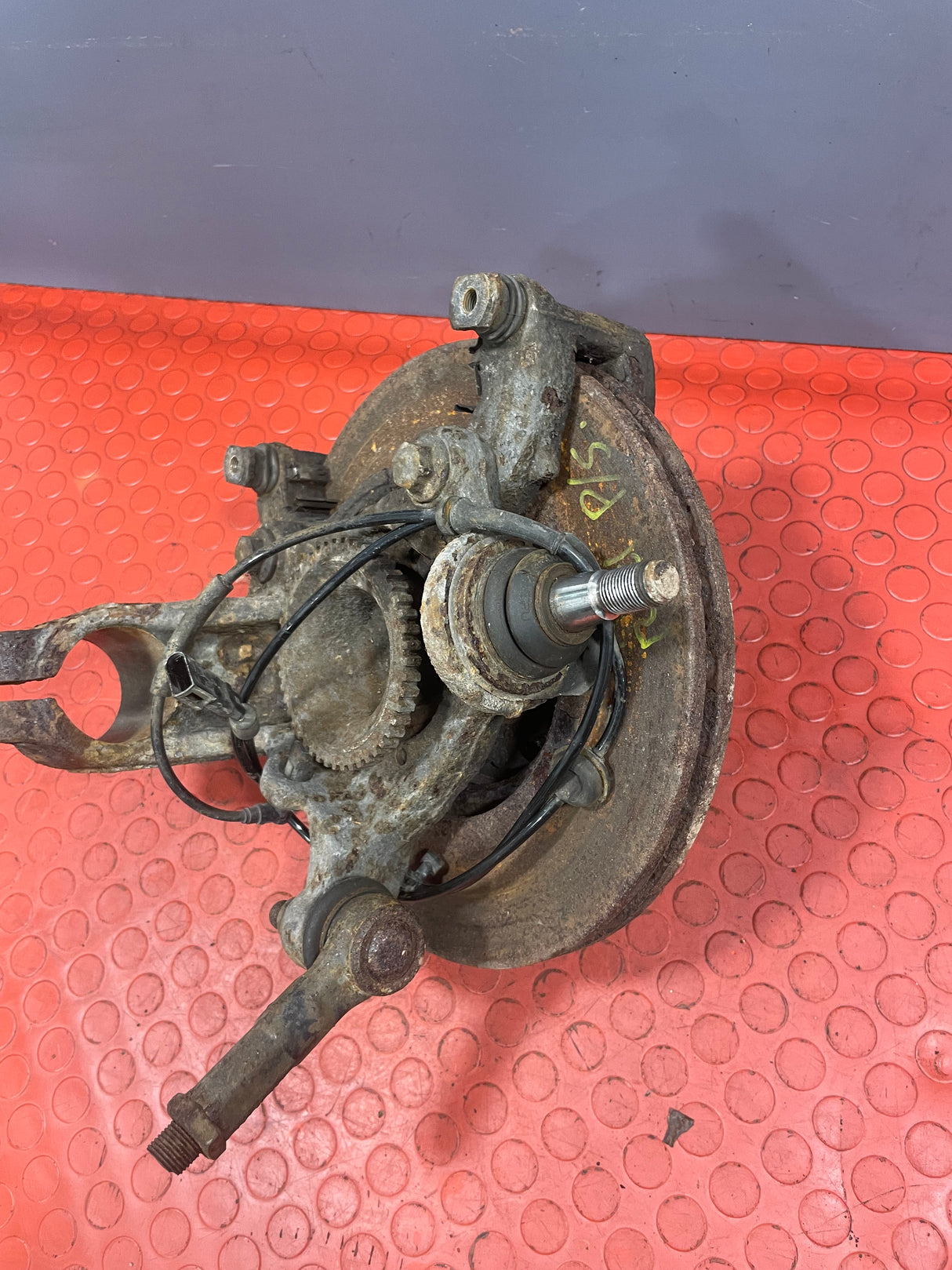 Ford Transit FRONT WHEEL HUB WITH SPEED SENSOR MK7 2.2 RWD Passenger's Side 2006-2014 P/N 6C111104AB / 6C112B372AB