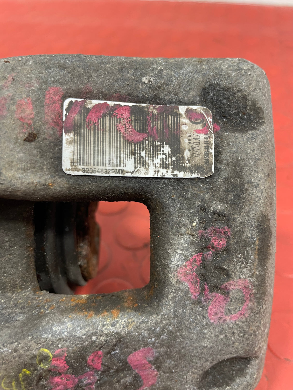 Citroen Dispatch/ Peugeot Expert/ Toyota Proace/ Vauxhall Vivaro(19) REAR LEFT BRAKE CALIPER P/N 9805341780