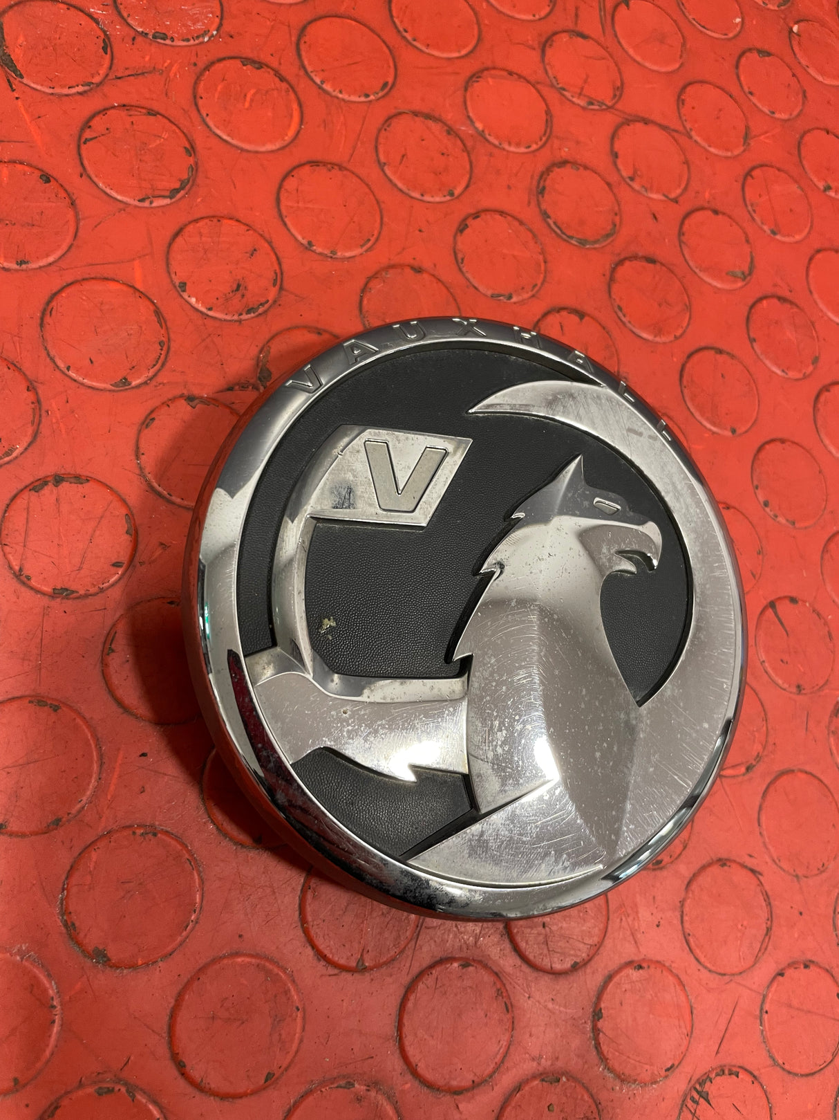 Vauxhall Combo FRONT GRIFFIN BADGE EMBLEM LOGO NAMEPLATE 2019-2024 P/N 98167915DX