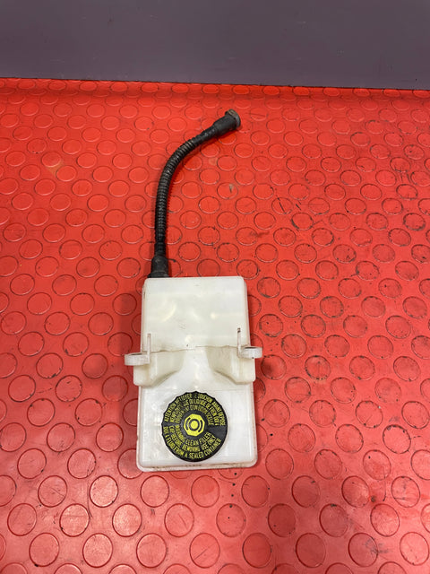 Citroen Berlingo/Peugeot Partner BRAKE FLUID RESERVOIR 1.6 2008-2018 P/N 9680907780 - 1