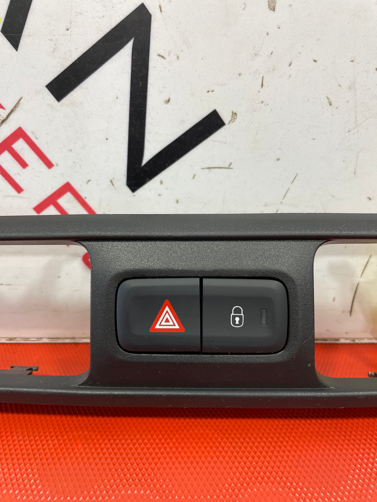 Citroen Berlingo/Peugeot Partner/Vauxhall Combo/Toyota Proace City AIR GRILL WITH CENTRAL LOCK AND HAZARD LIGHT (WITHOUT VENTS) 2019-2024 P/N GEO046620 - 6