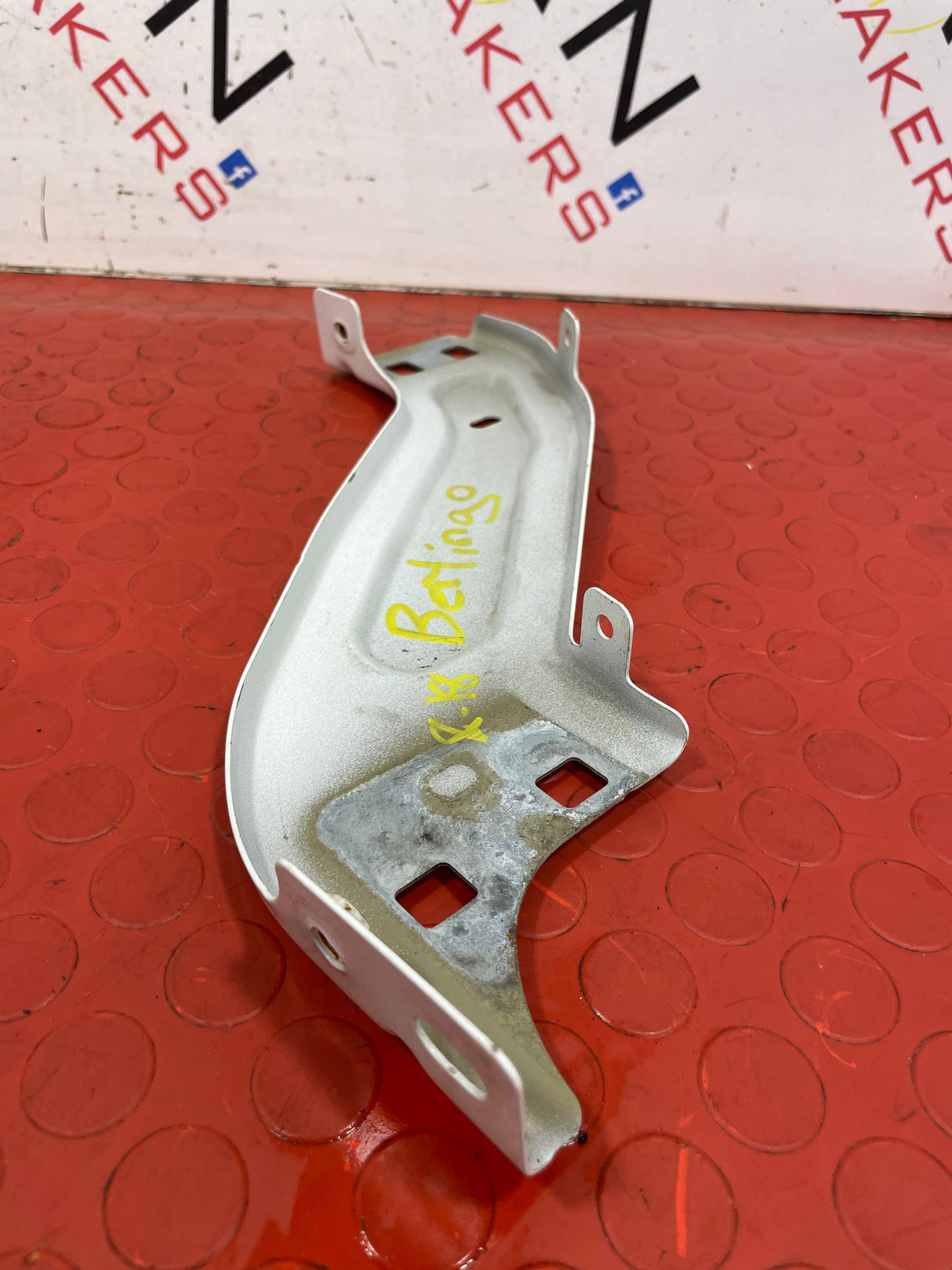 Citroen Berlingo/ Peugeot Partner PASSENGER SIDE UNDER HEADLIGHT BRACKET (WHITE) 2008-2018 P/N 02G
