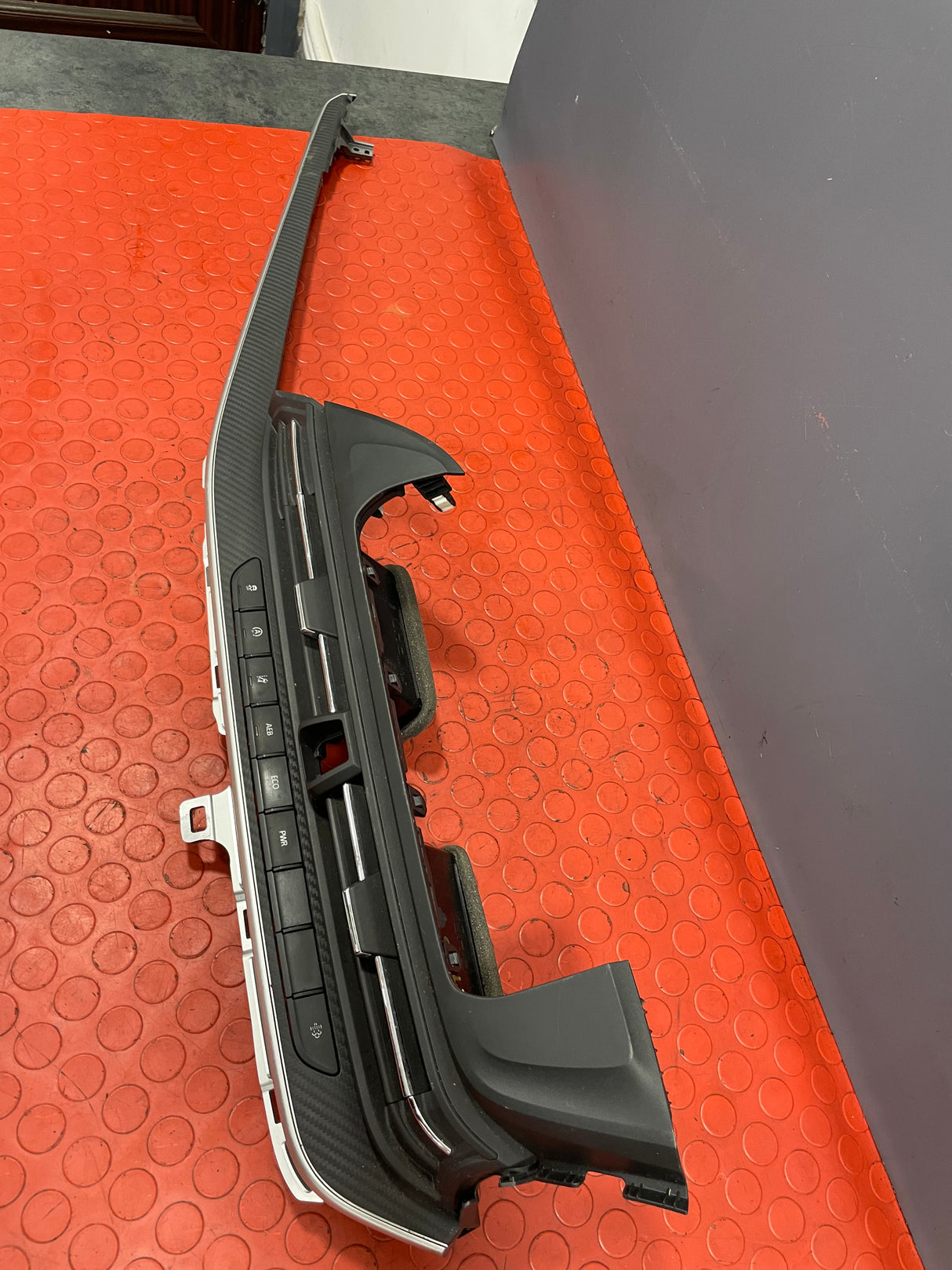 Saic Maxus Deliver 9 DASHBOARD SWITCHES/CENTER AIR VENTILATION 2.0 2021-2024 P/N C00254995 / C00118087 / C00118092