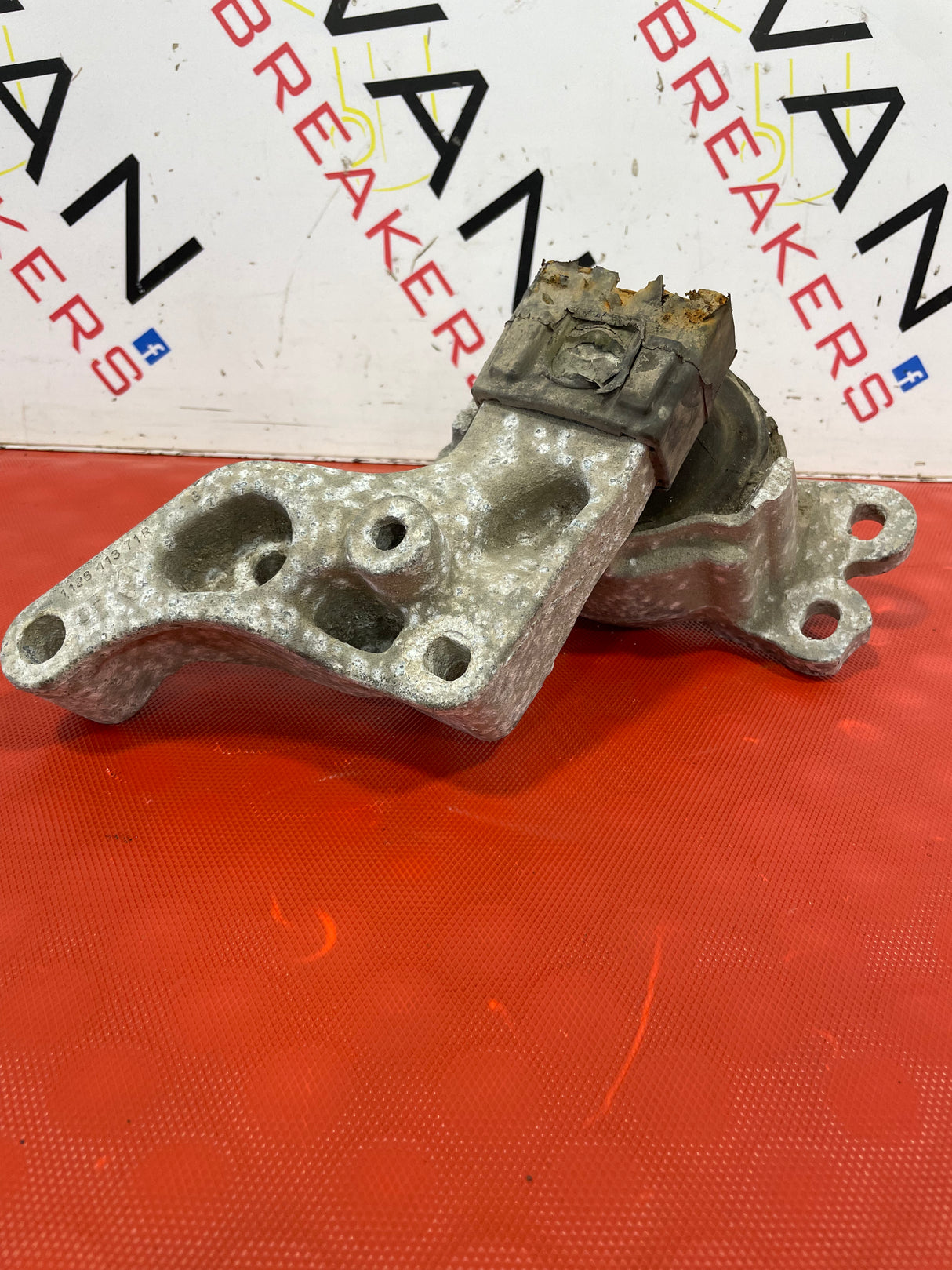 Renault ENGINE MOUNT  P/N 112841371R