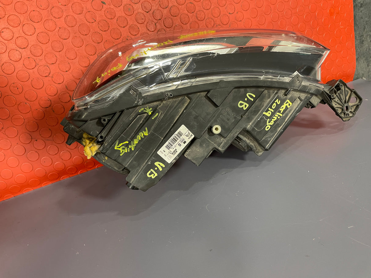 Citroen Berlingo HEADLIGHT ASSEMBLY Passenger's Side DAMAGED MOUNT - SEE PICS 2019-2024 P/N 9816824180