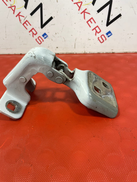 Renault Master MK3 FRONT DOOR HINGE RIGHT DRIVERS SIDE  P/N 804000006R