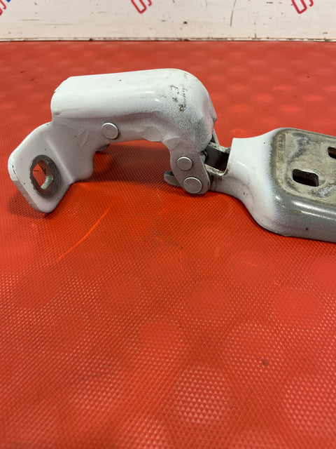 Renault Master MK3 FRONT DOOR HINGE RIGHT DRIVERS SIDE  P/N 804000006R