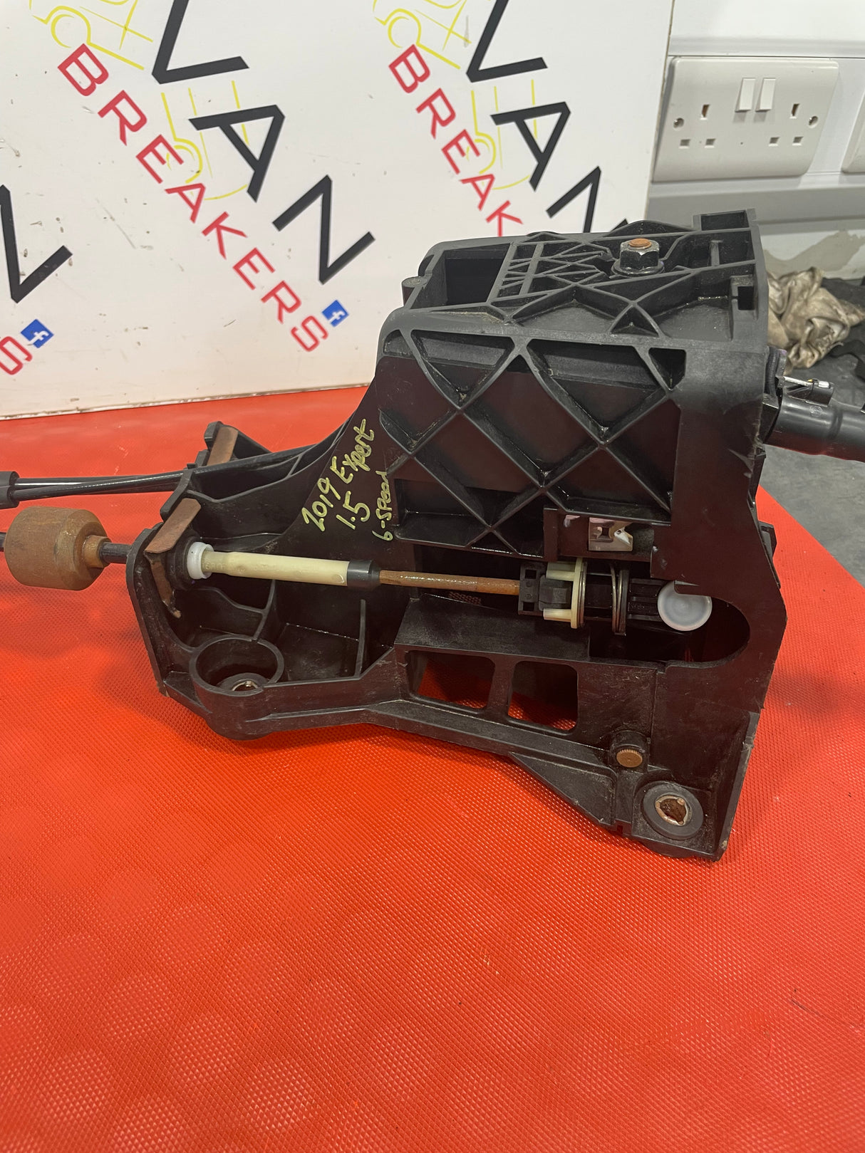 Citroen Dispatch/Peugeot Expert 6-SPEED GEAR LEVER WITH GEAR CABLES 2017-2023 P/N 9809544180