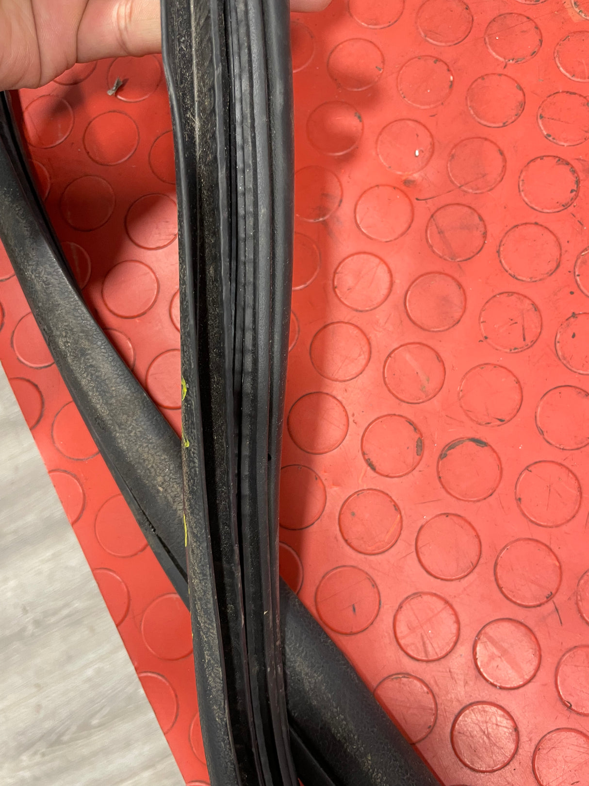 Saic Maxus Deliver 9 RUBBER DOOR SEAL Front Driver's Side 2021-2024 R/N SMD92021FRH