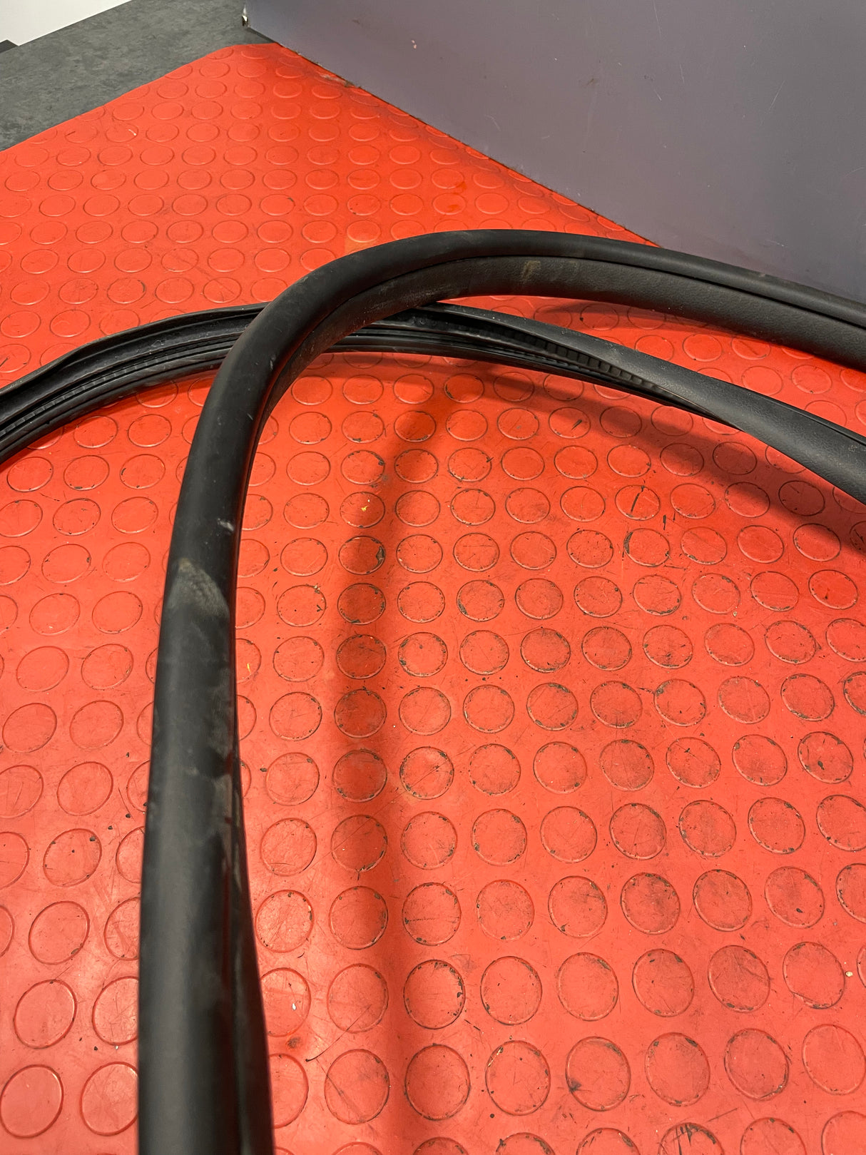 Saic Maxus Deliver 9 RUBBER DOOR SEAL Front Driver's Side 2021-2024 R/N SMD92021FRH