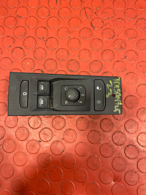 Volkswagen Transporter WINDOW CONTROL SWITCH Front Driver's Side 2023 P/N 7LA867255C