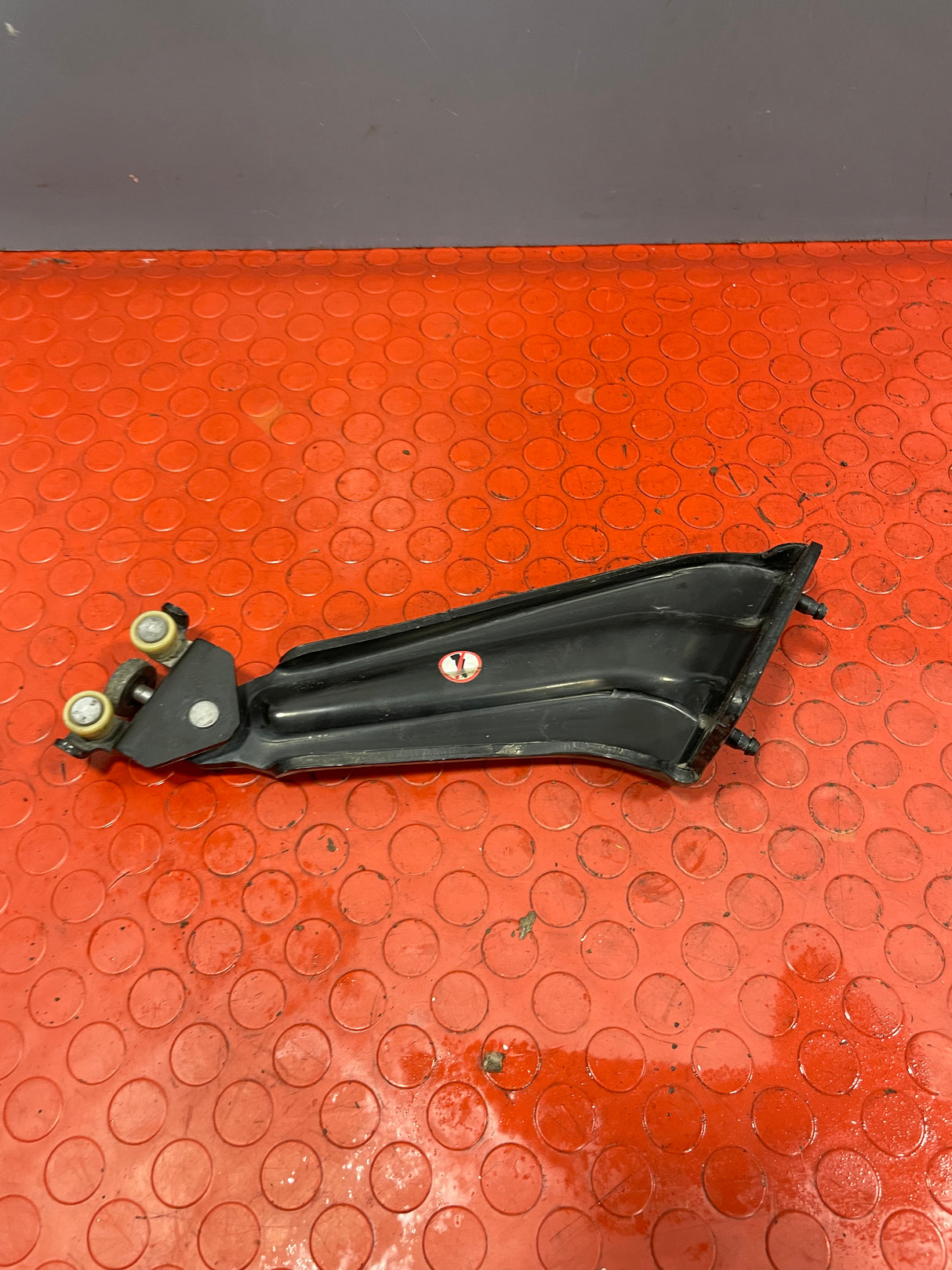 Citroen Berlingo/Peugeot Partner/Vauxhall Combo/Toyota Proace City SLIDING DOOR RUNNER HINGE Passenger's Side P/N 9816965980
