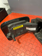 Citroen Dispatch/Peugeot Partner/Vauxhall Vivaro/Toyota Proace/Fiat Scudo FUEL COVER DOOR/FUEL FILLER CAP (BLACK) 2016-2024 P/N 9808725080