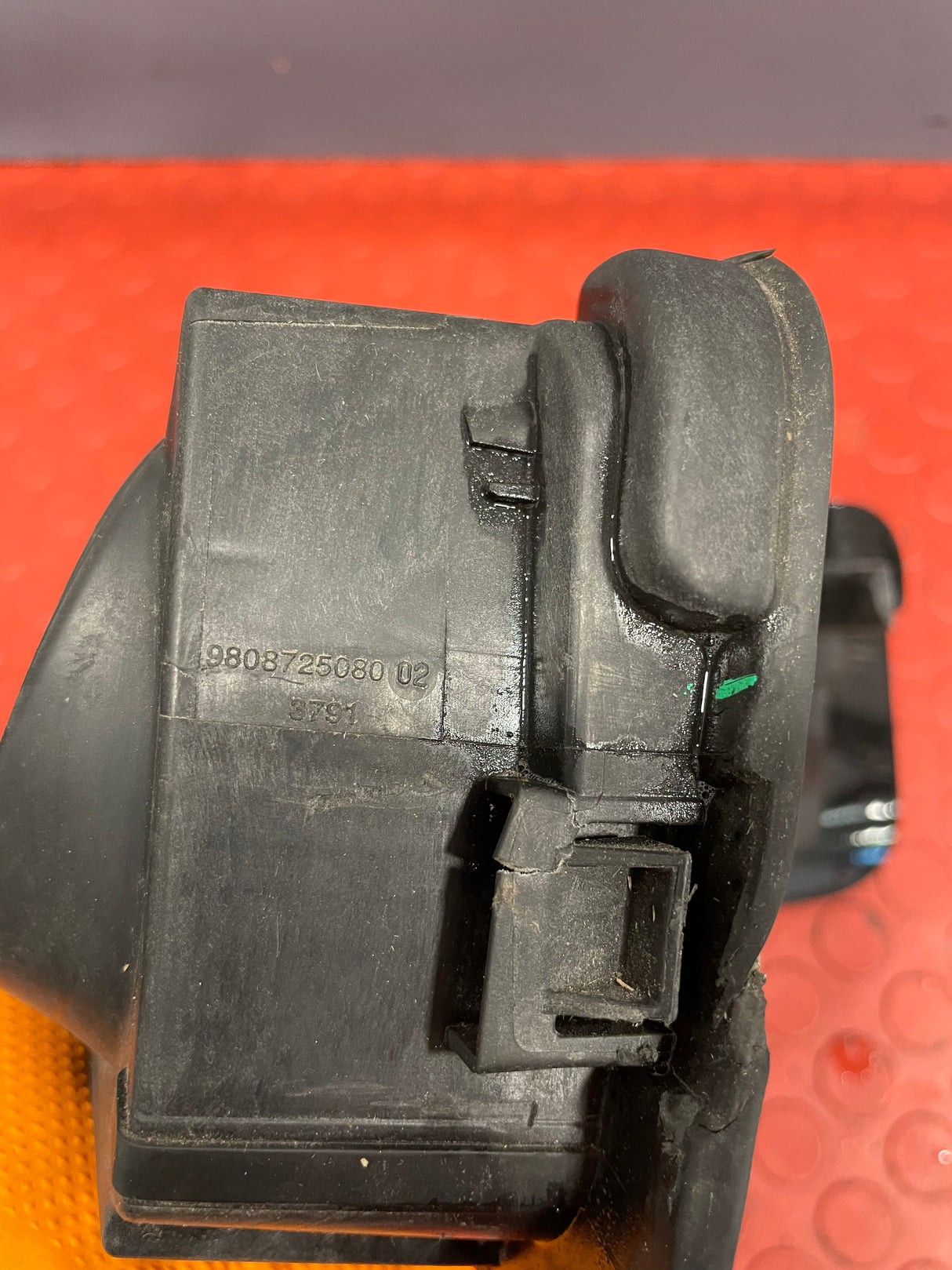 Citroen Dispatch/Peugeot Partner/Vauxhall Vivaro/Toyota Proace/Fiat Scudo FUEL COVER DOOR/FUEL FILLER CAP (BLACK) 2016-2024 P/N 9808725080